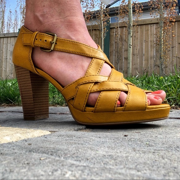 American Eagle Caged Open Toe Sandal